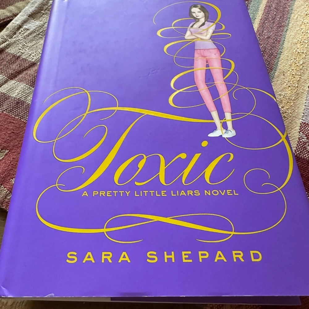 Toxic (Pretty Little Liars) by Sara Shepard Hardcover